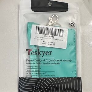 Teskyer Green Badge Holder